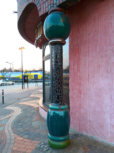 Hundertwasser-Bahnhof 054
