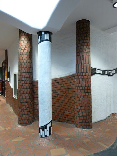 Hundertwasser-Bahnhof 036