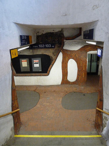 Hundertwasser-Bahnhof 004
