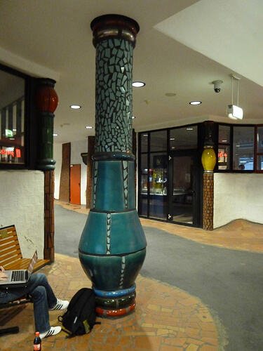 Hundertwasser-Bahnhof 025