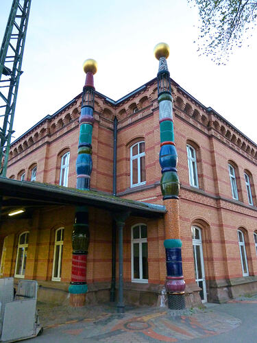 Hundertwasser-Bahnhof 049