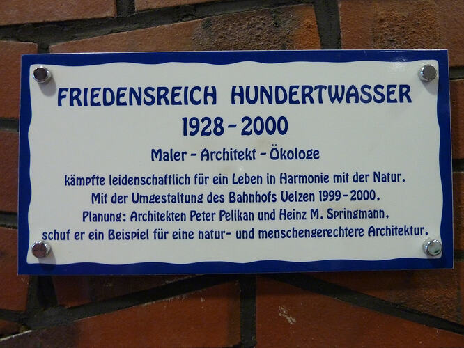 Hundertwasser-Bahnhof 012