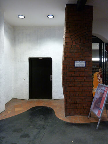 Hundertwasser-Bahnhof 013