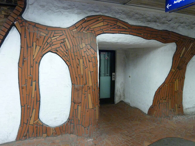 Hundertwasser-Bahnhof 003
