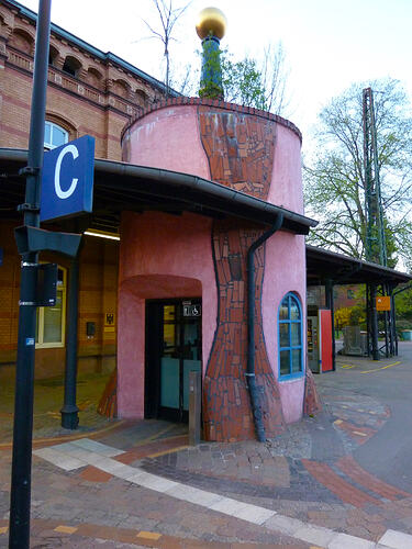 Hundertwasser-Bahnhof 051