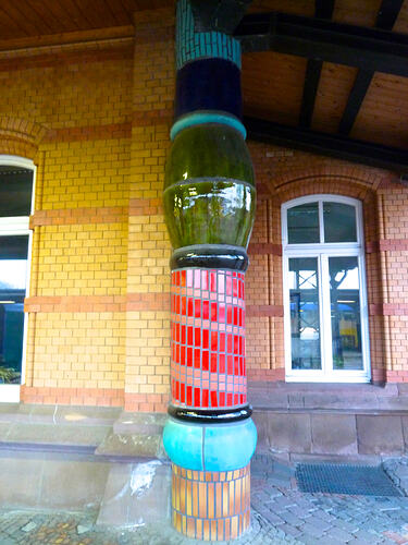 Hundertwasser-Bahnhof 050