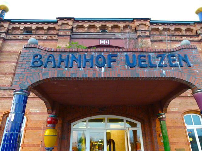 Hundertwasser-Bahnhof 009