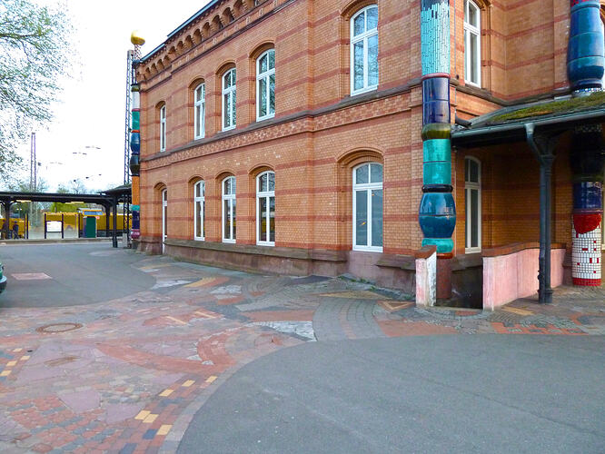 Hundertwasser-Bahnhof 046