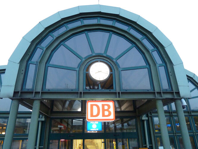 Hundertwasser-Bahnhof 001