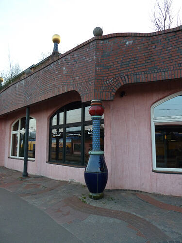Hundertwasser-Bahnhof 058