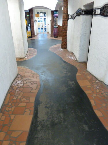 Hundertwasser-Bahnhof 040