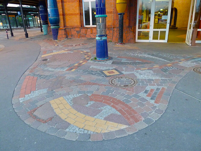 Hundertwasser-Bahnhof 008