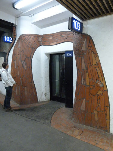 Hundertwasser-Bahnhof 061