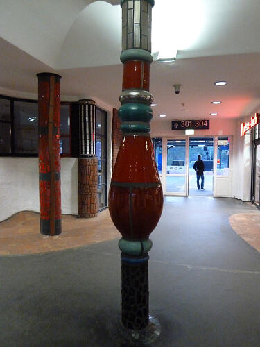 Hundertwasser-Bahnhof 026